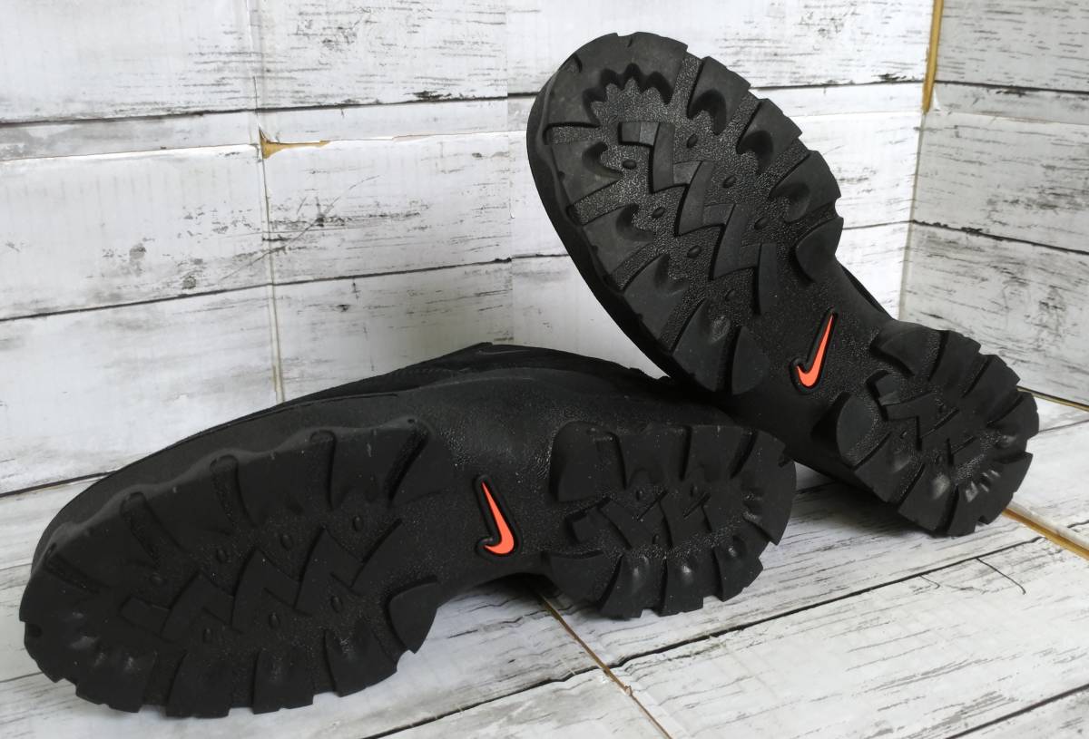 E02-8835 中古品 スニーカー NIKE W LAHAR LOW ラハールロー ブラック 