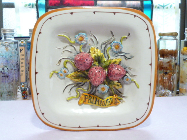 SALE，低価 Й イタリア製 ヴィンテージ 立体絵皿 壁掛け 壁飾り Й 陶製