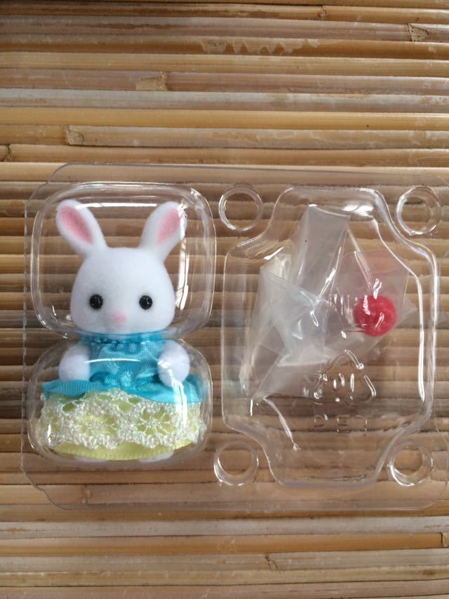 シルバニアファミリー しろウサギの赤ちゃん 赤ちゃんおとぎ話シリーズ ファミマ くじ エポック社 ぬいぐるみ フィギュア うさぎ シルバニアファミリー 売買されたオークション情報 Yahooの商品情報をアーカイブ公開 オークファン Aucfan Com