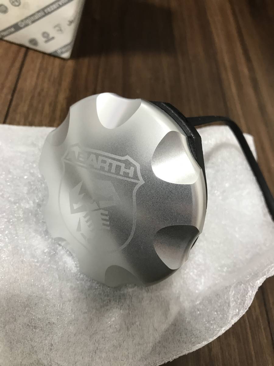 アバルト 給油口 キャップ ABARTH 595 695 124 0005743870-001 の入札