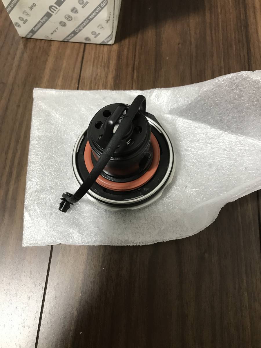 アバルト 給油口 キャップ ABARTH 595 695 124 0005743870-001 の入札