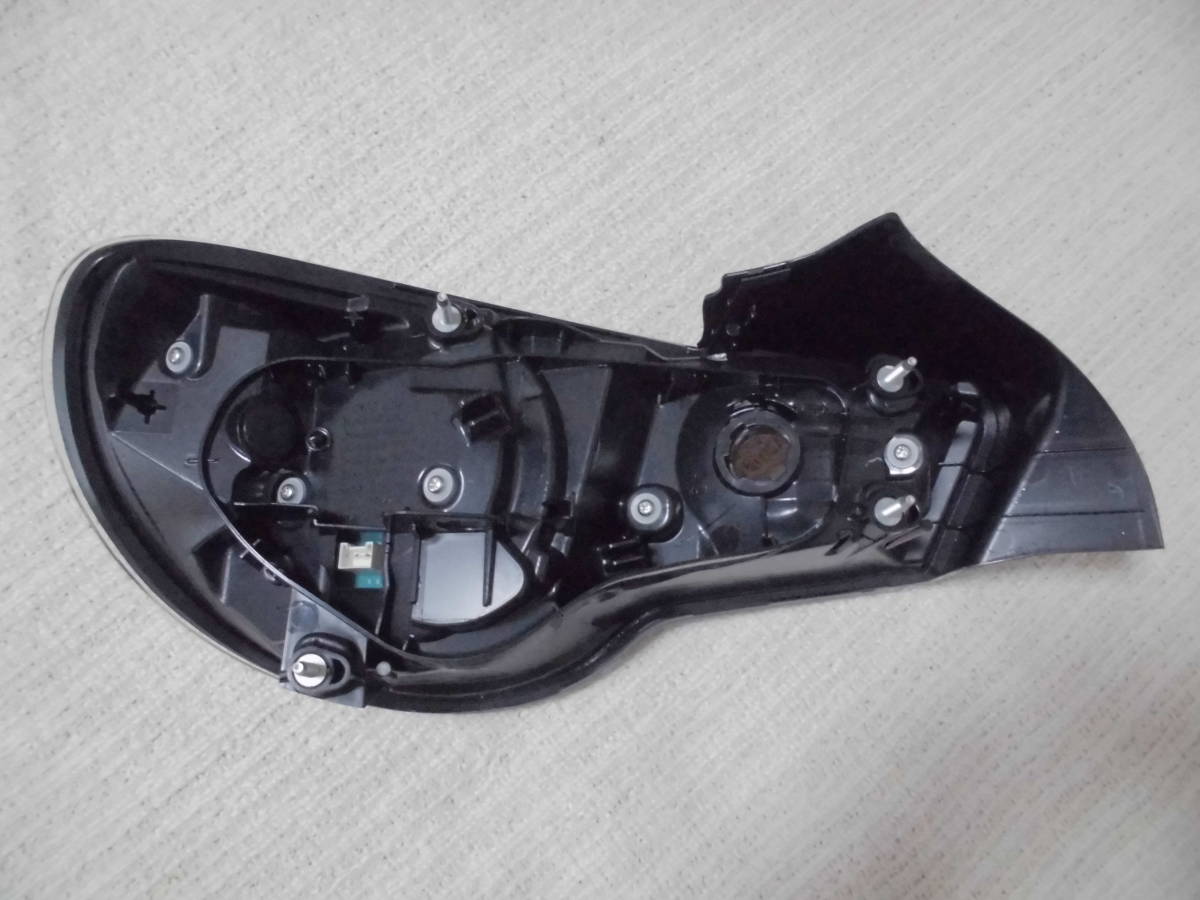 即決 美品 トヨタ 86 前期 ZN6 純正 テールランプ 右 運転席側 LED点灯 