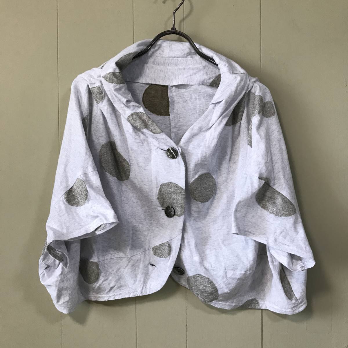  21020 センソユニコ 慈雨 大ドット柄ショート丈ボレロ カーディガン 40 ネコポス可(Lサイズ)｜売買されたオークション情報、yahooの商品情報をアーカイブ公開 - オークファン Lサイズ