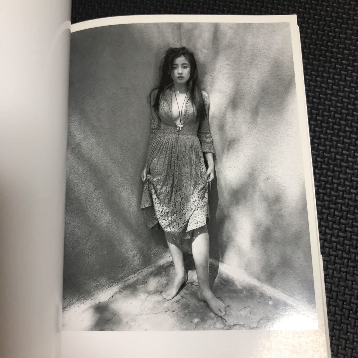 宮沢りえ写真集 Santa Fe サンタフェ New Edition 篠山紀信 宮沢りえ 売買されたオークション情報 Yahooの商品情報をアーカイブ公開 オークファン Aucfan Com