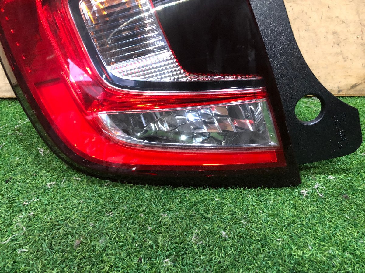 2UPJ-25581536]ルノー・トゥインゴ(AHH4B)左テールランプ 中古