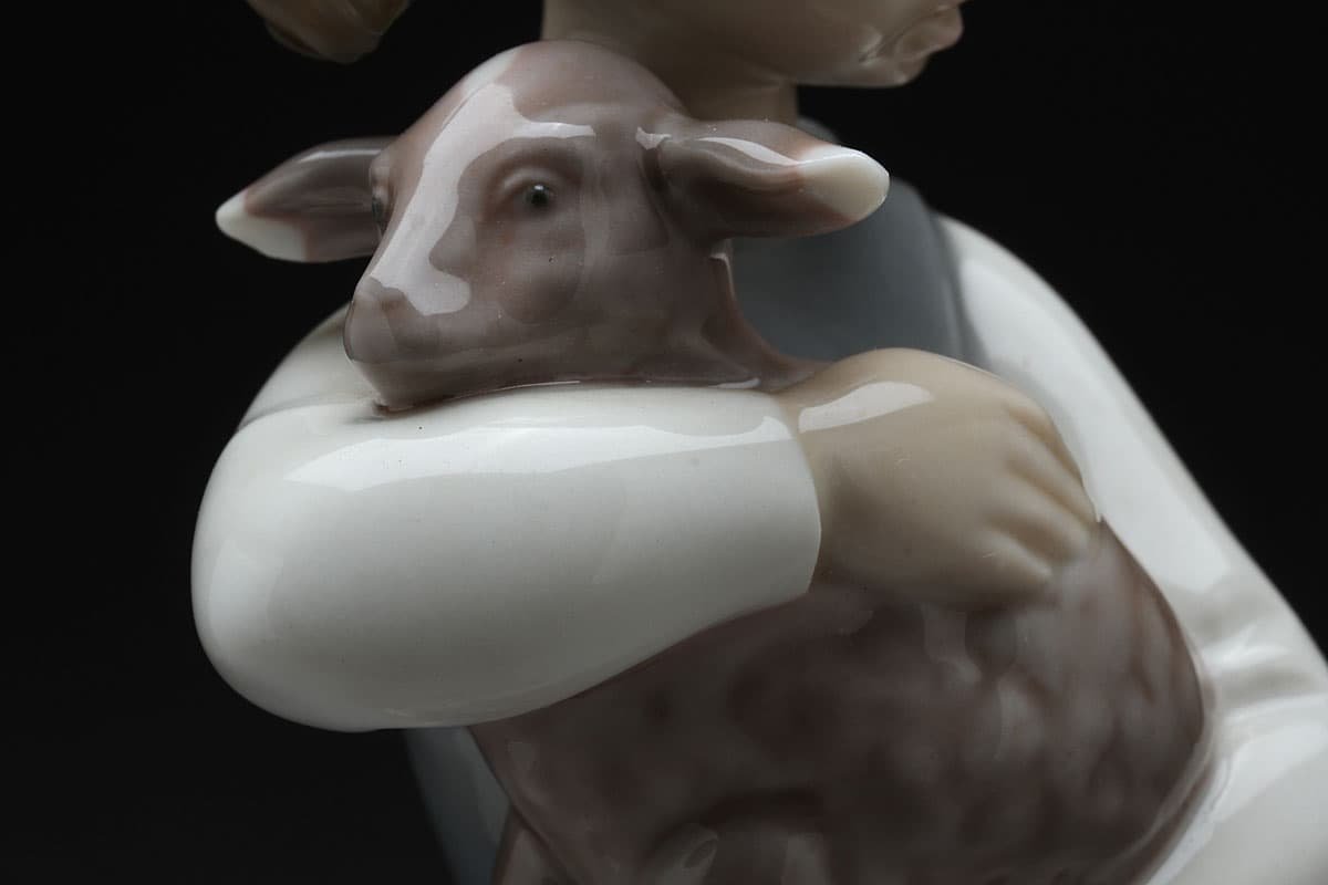EC076 【Lladro（Lladr）/LLADRO】リヤドロ「子羊を抱く少女」高21.5cm