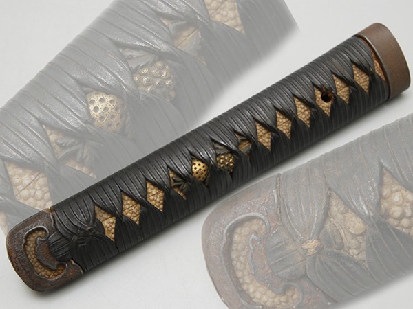 新品，限定SALE S129. 時代武具 白鮫肌 革巻 柄前 目貫 鉄地縁頭 全長21.3cm / 日本刀装具金具金工美術(鍔、刀装具)｜売買されたオークション情報、yahooの商品情報をアーカイブ公開 - オークファン 鍔、刀装具