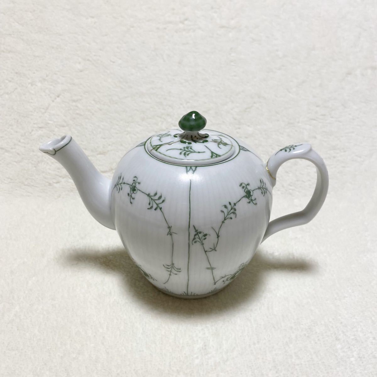 ■訳あり■ ロイヤルコペンハーゲン ROYAL COPENHAGEN グリーン フルーテッド プレイン ミニ ティーポット 350ml 金継ぎ_1