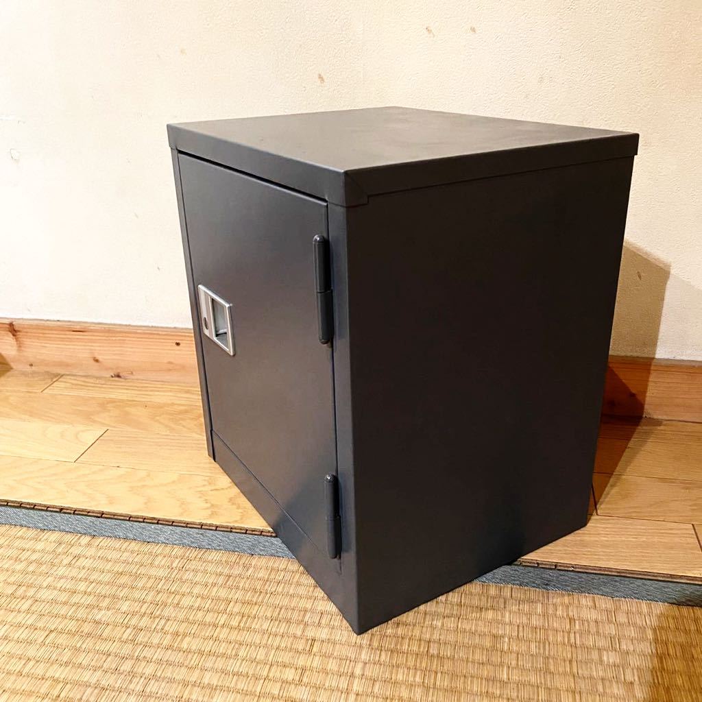 美品 鍵付き ガンロッカー 弾薬 弾丸 シェルスチール 装弾 猟銃グレー  