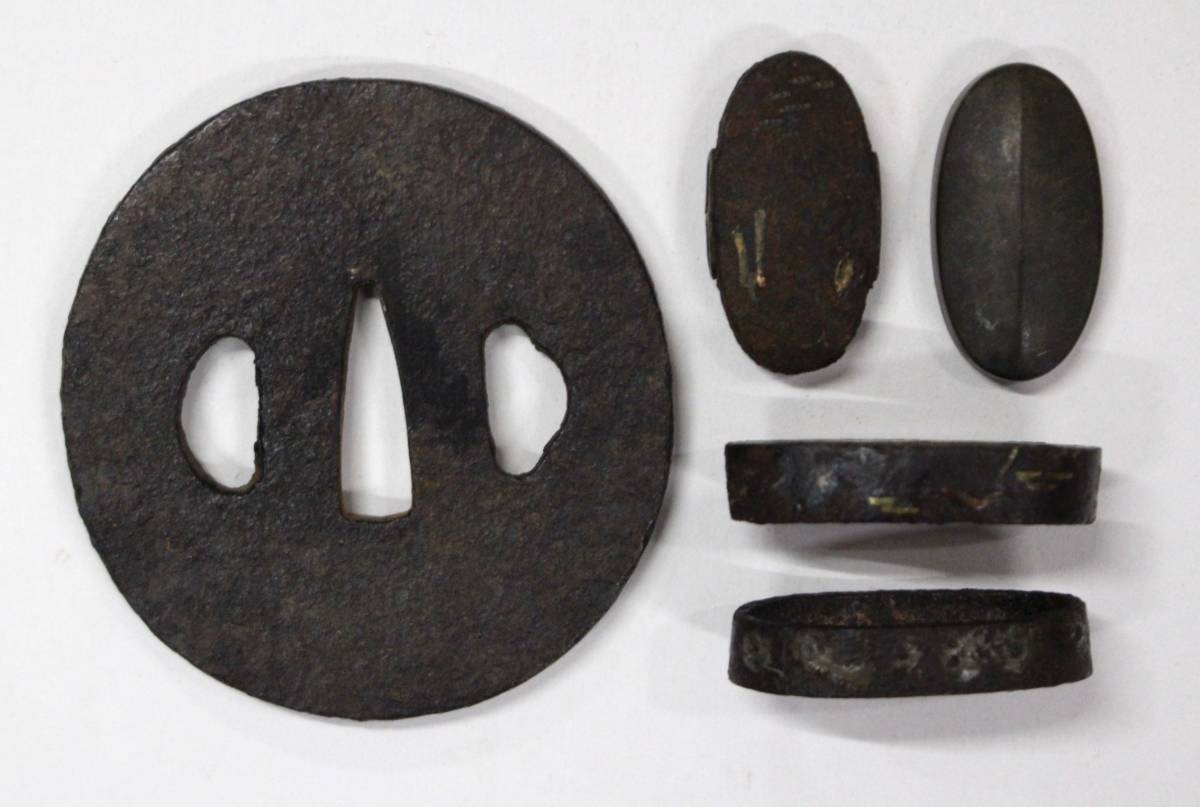 武具 日本刀 刀装具 素赤 鍔 珍品目貫 縁 頭 鐺 居合 時代物