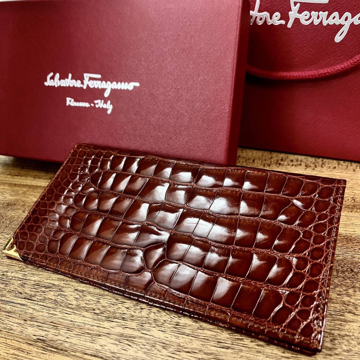新品同様 定18万 Salvatore Ferragamo フェラガモ 最高峰 クロコダイル 