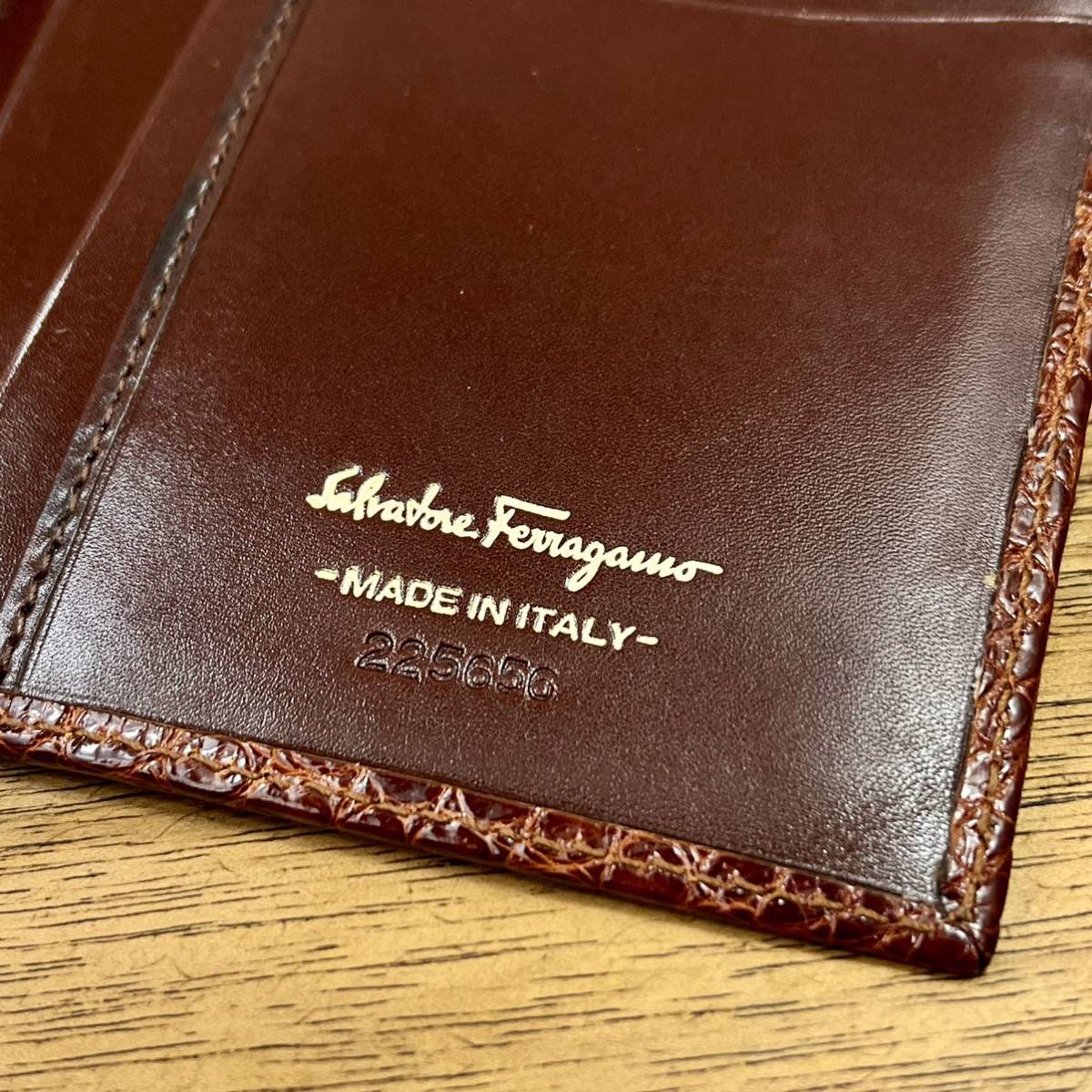 極上美品 18万円 Salvatore Ferragamo フェラガモ 至宝の最高位 