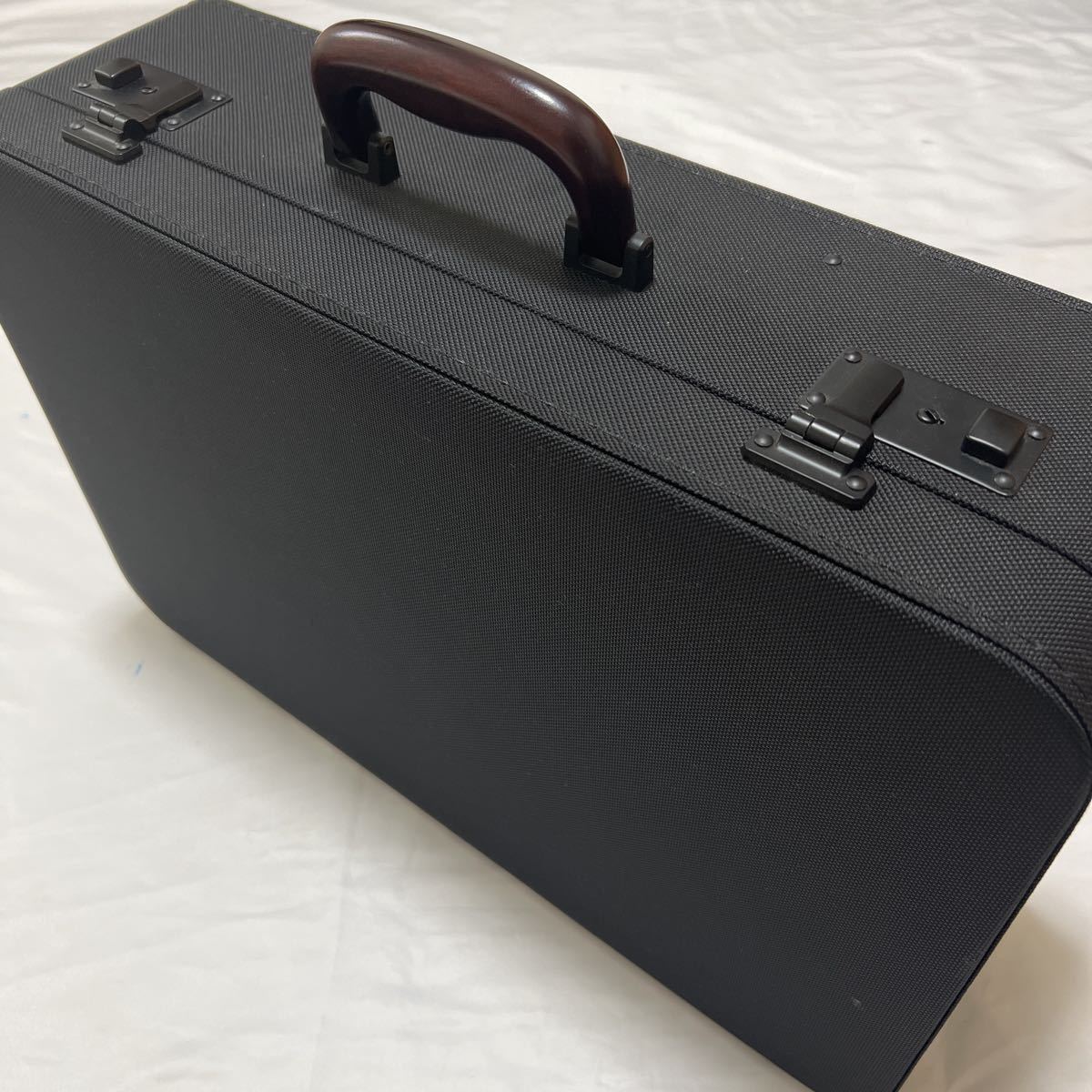 美品【法衣カバン】 ハードケース 仏具 法要 葬儀 僧侶装束袈裟僧侶法衣 法衣カバン ハードケース 仏具 仏像 仏画 法要 葬儀 仏具 僧侶 装束
