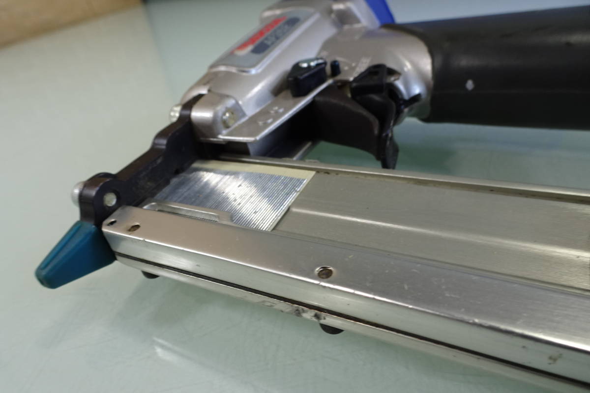 マキタ(Makita) PT352DZK 充電式ピンタッカ 14.4V 本体+ケース Makta 