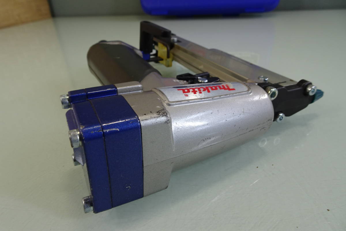 マキタ(Makita) PT352DZK 充電式ピンタッカ 14.4V 本体+ケース Makta 