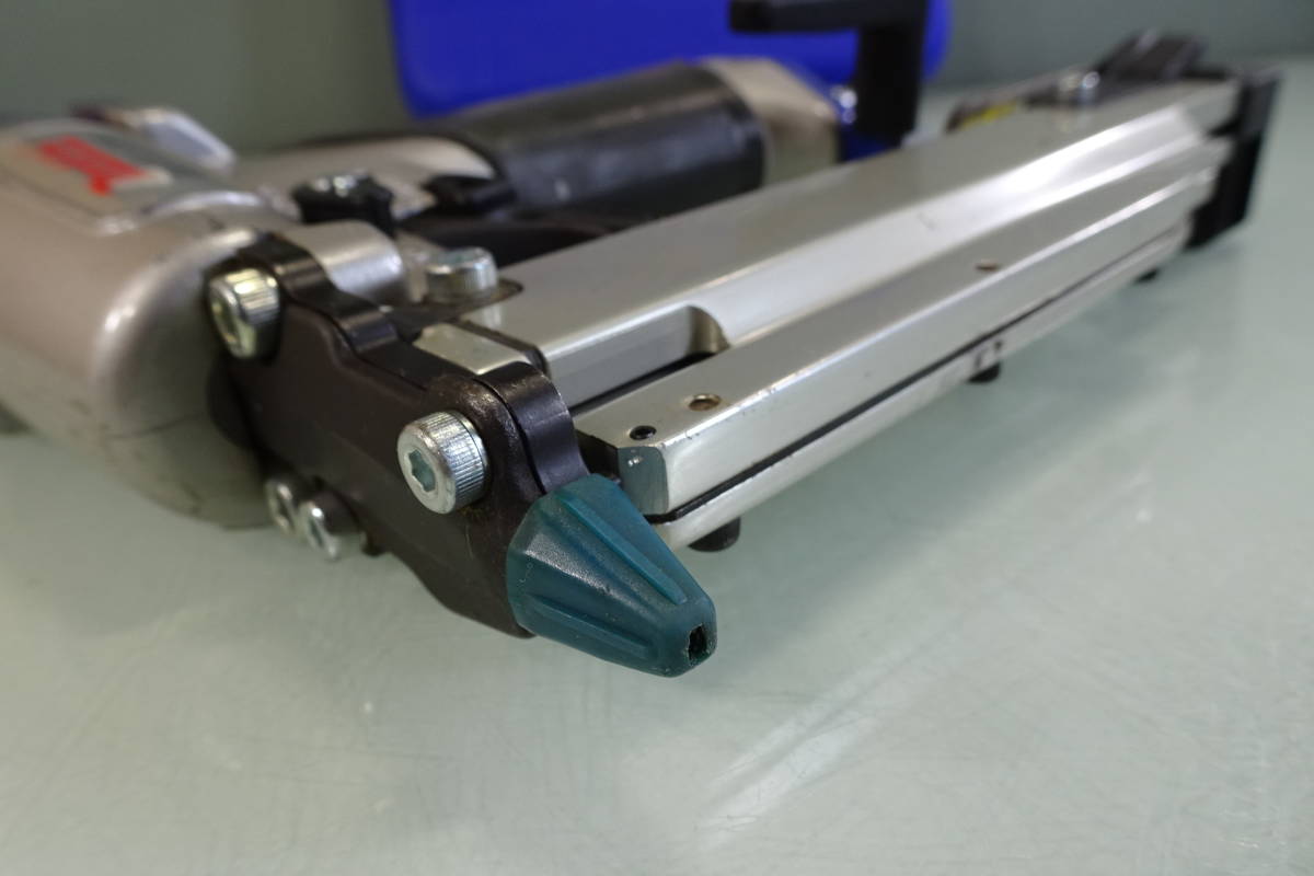 マキタ(Makita) PT352DZK 充電式ピンタッカ 14.4V 本体+ケース Makta 