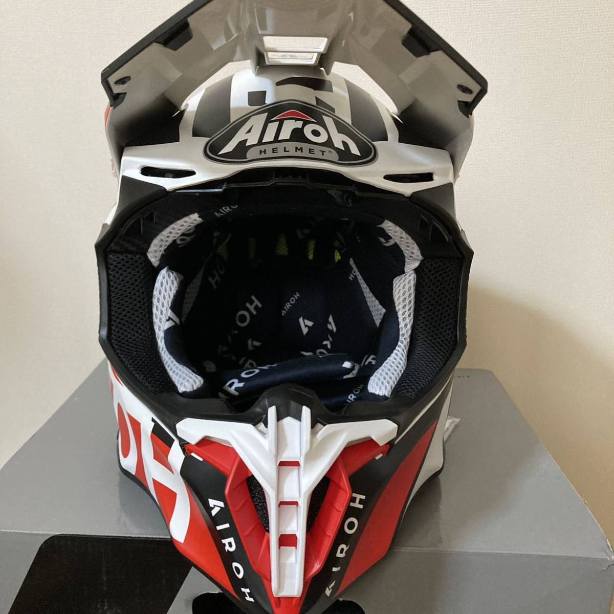 早い者勝ち!! Airoh twist 2.0 サイズL LIFT RED MATT ショウエイ 
