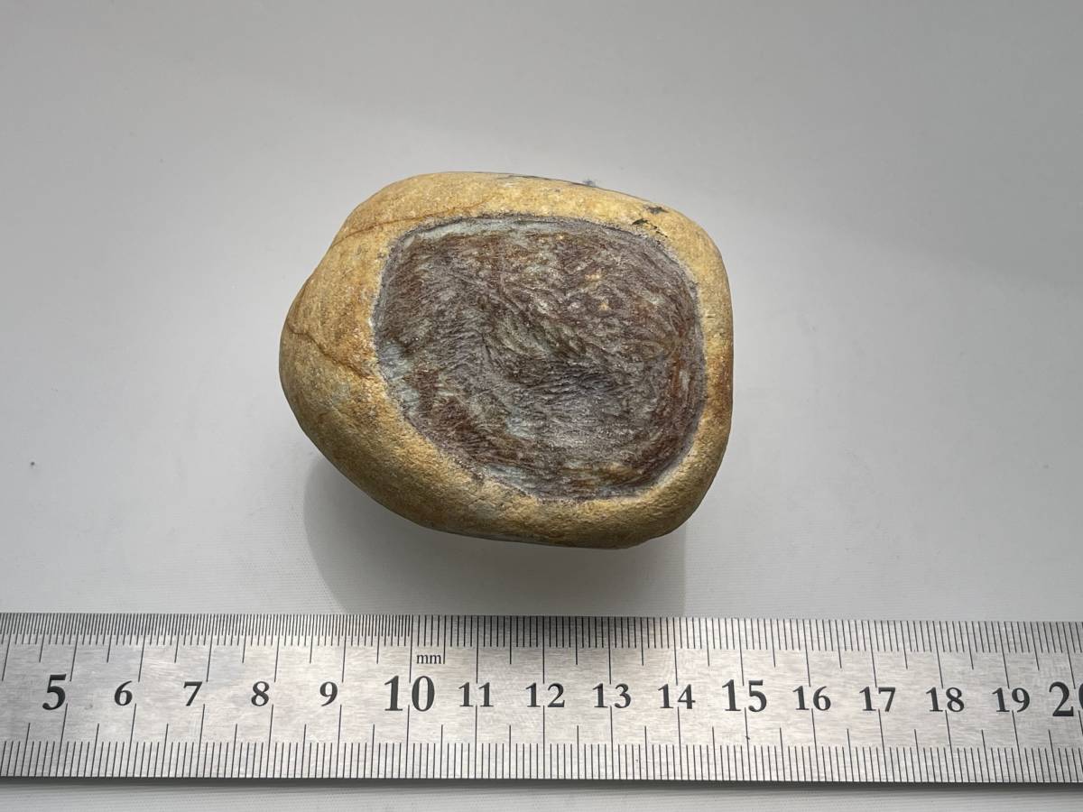 ヒスイ天然石　赤ヒスイ　翡翠　糸魚川　425ｇ　翡翠原石 本翡翠　 70ｘ70ｘ55ｍｍ