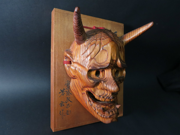 美品　希少・共箱付き　芳雲作 千寿屋久杉 般若面 魔除け 縁起物 木彫り 千寿屋久杉 魔除般若面 芳雲作 箱付き 公式通販