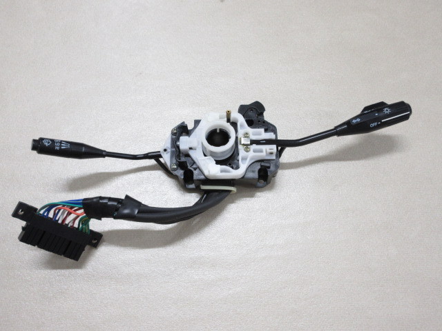  ハイラックス RN30 RN33 RN35 RN36 RN39 RN40 LN30 LN36 LN40 LN41 用 コンビネーションスイッチ ASSY(トヨタ用)｜売買されたオークション情報、yahooの商品情報をアーカイブ公開 - オークファン トヨタ用