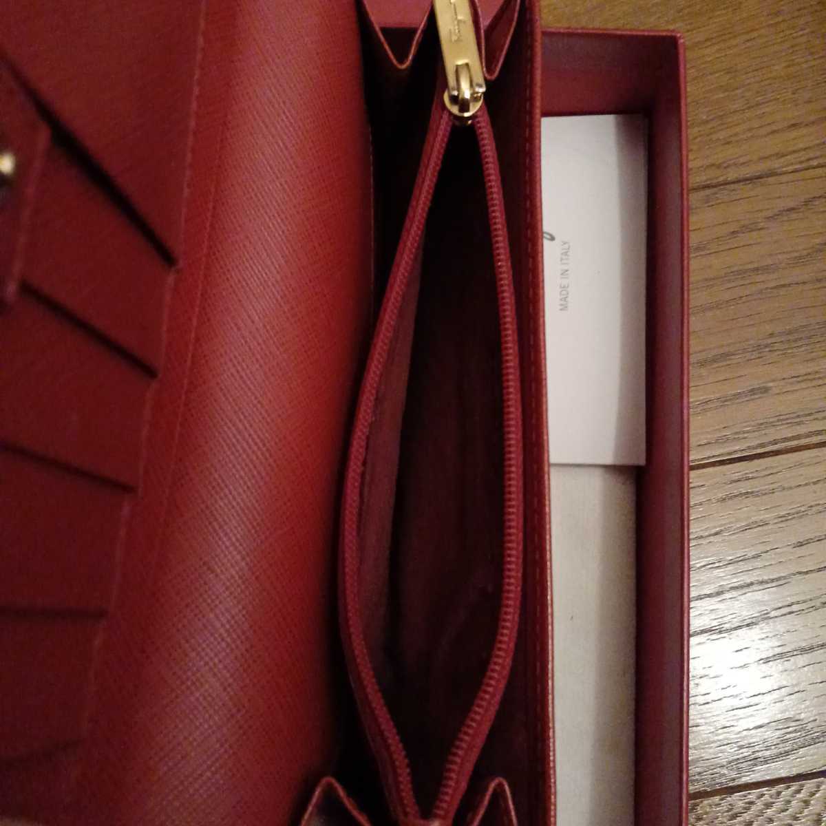 定価7万円 Salvatore FerragamoフェラガモWガンチーニ 二つ折り長財布 