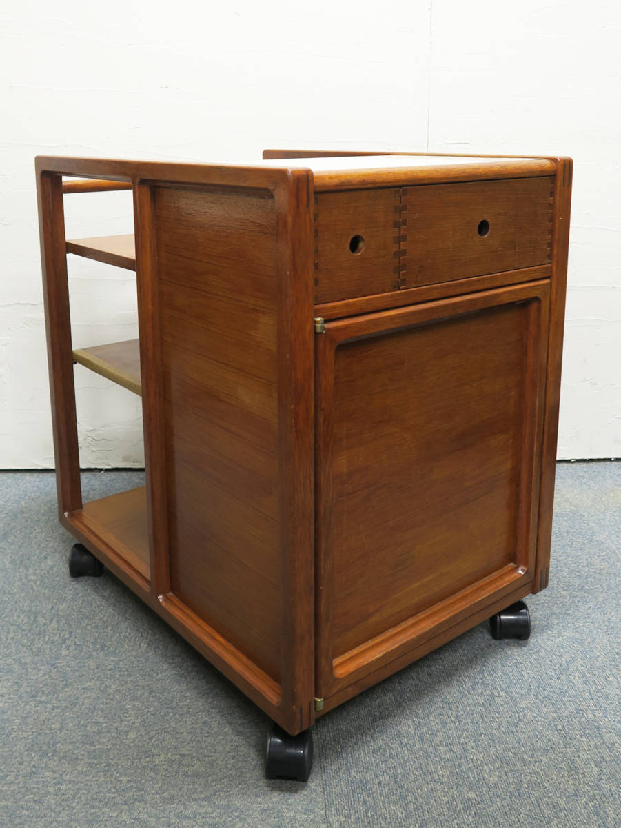 【全国無料，セール】 302 木製ワゴン キッチンワゴン 電源付き メーカー不明 高さ68cm(ワゴン)｜売買されたオークション情報、yahooの商品情報をアーカイブ公開 - オークファン ワゴン