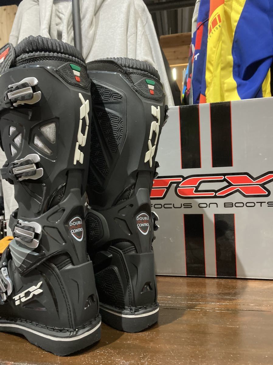 TCXオフロードブーツ （モータリスト・ファクトリーにてイタリアの  