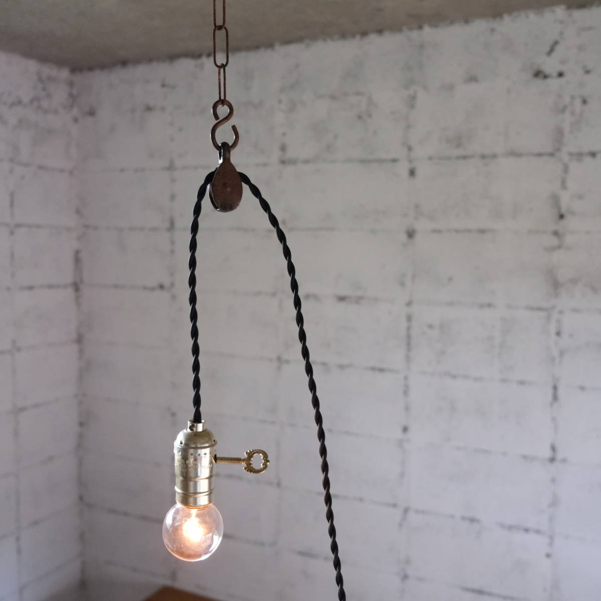 アンティーク 錆びた鉄の滑車ランプ キーソケット アトリエランプ