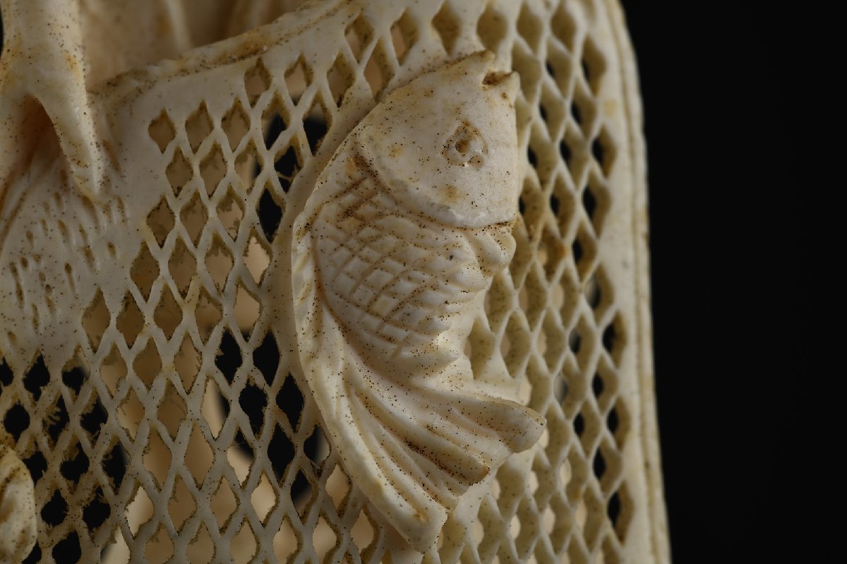◇鶴鳴堂◇中国・清時代 マンモス材 魚夫彫件 極細工 古
