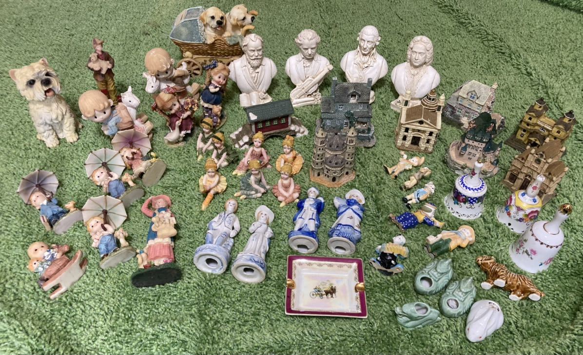 西洋人形　偉人像　洋館　子供人形　ヨーロッパ　アンティーク　バレエの女の子　木馬男の子　犬　小人　教会　インテリア小物　雑貨　飾り_1