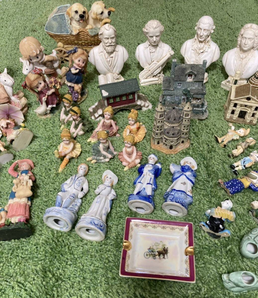 西洋人形　偉人像　洋館　子供人形　ヨーロッパ　アンティーク　バレエの女の子　木馬男の子　犬　小人　教会　インテリア小物　雑貨　飾り_3