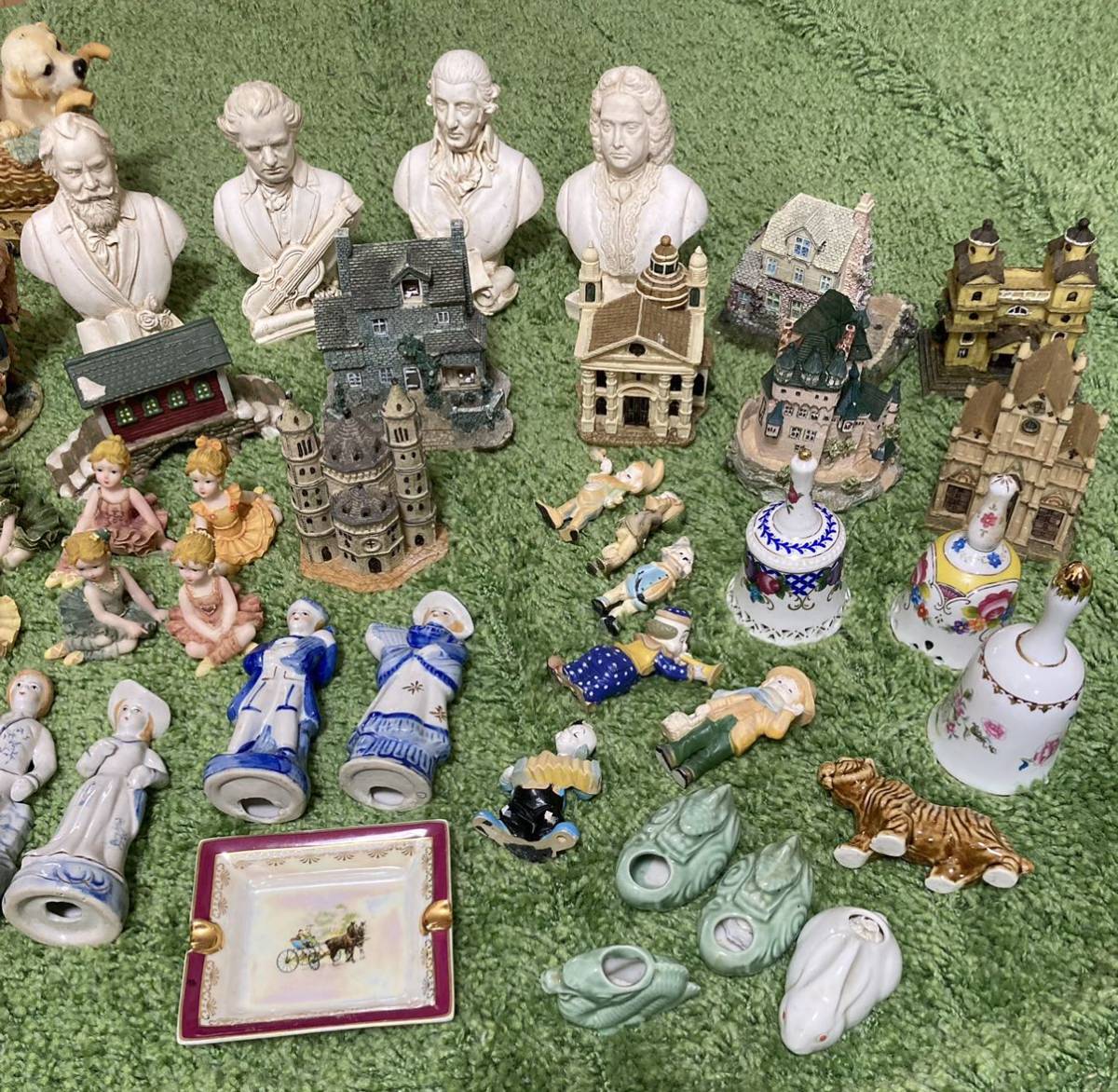 西洋人形　偉人像　洋館　子供人形　ヨーロッパ　アンティーク　バレエの女の子　木馬男の子　犬　小人　教会　インテリア小物　雑貨　飾り_4