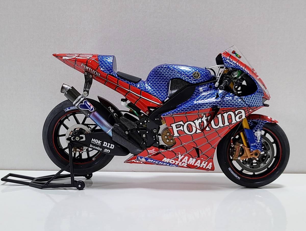 タミヤ 1/12 MotoGP 2004年 YAMAHA YZR-M1 #33 M.メランドリ 完成品  
