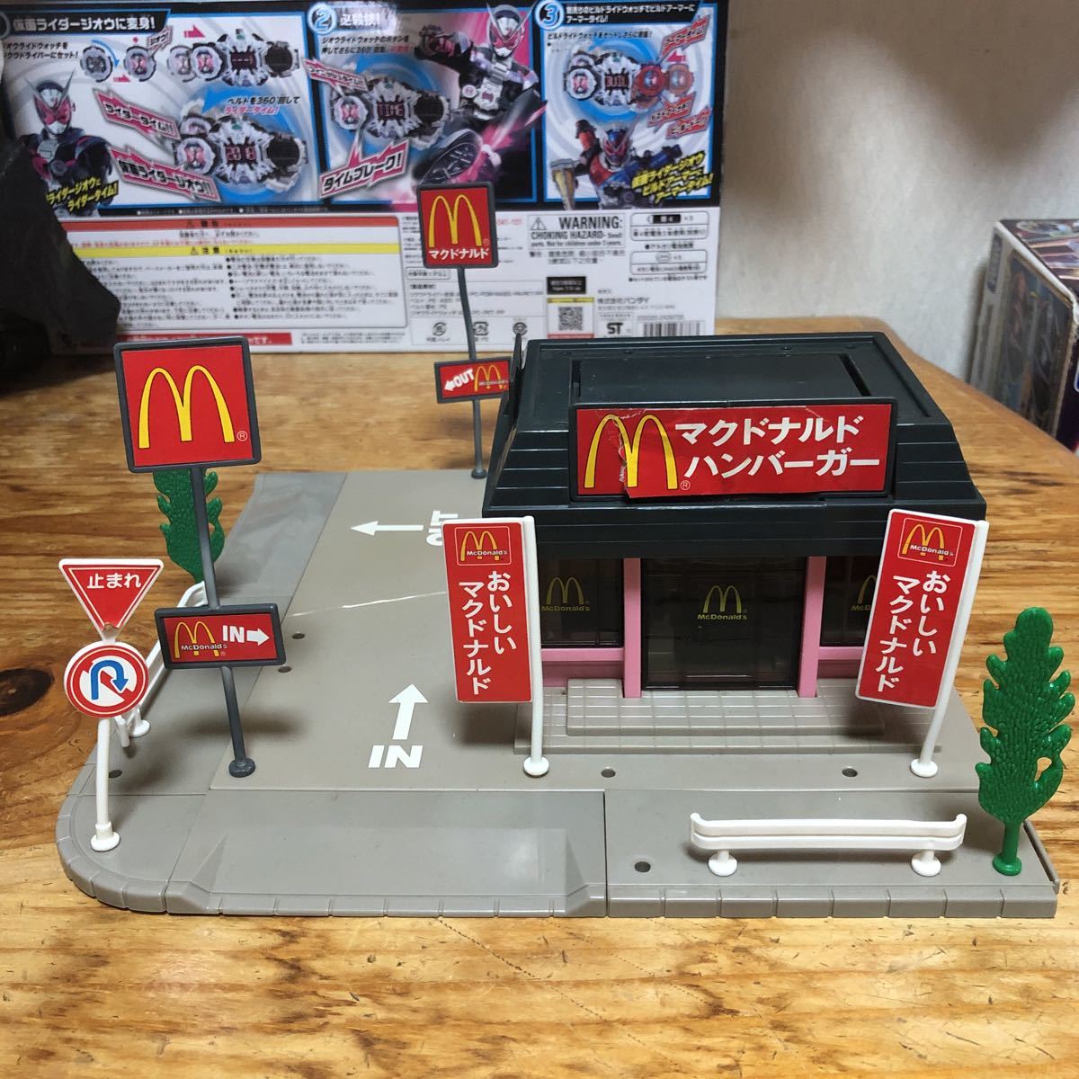 箱あり トミカタウン マクドナルド ドライブスルー トミカ3台付 トミカタウン マクドナルド ドライブスルー トミカ マクドナルド