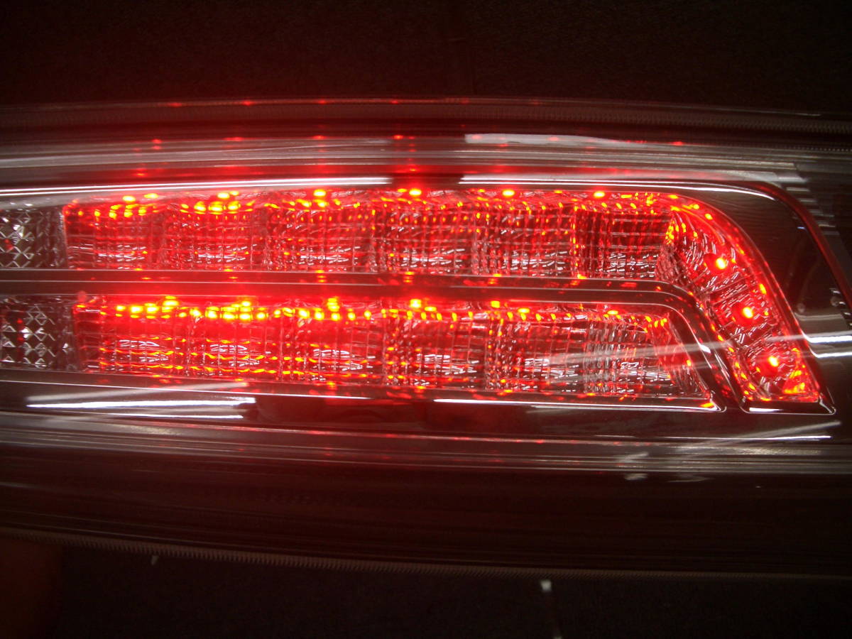 □□2208-N38 日産 純正 C26 セレナ LED テールライト レンズ ランプ