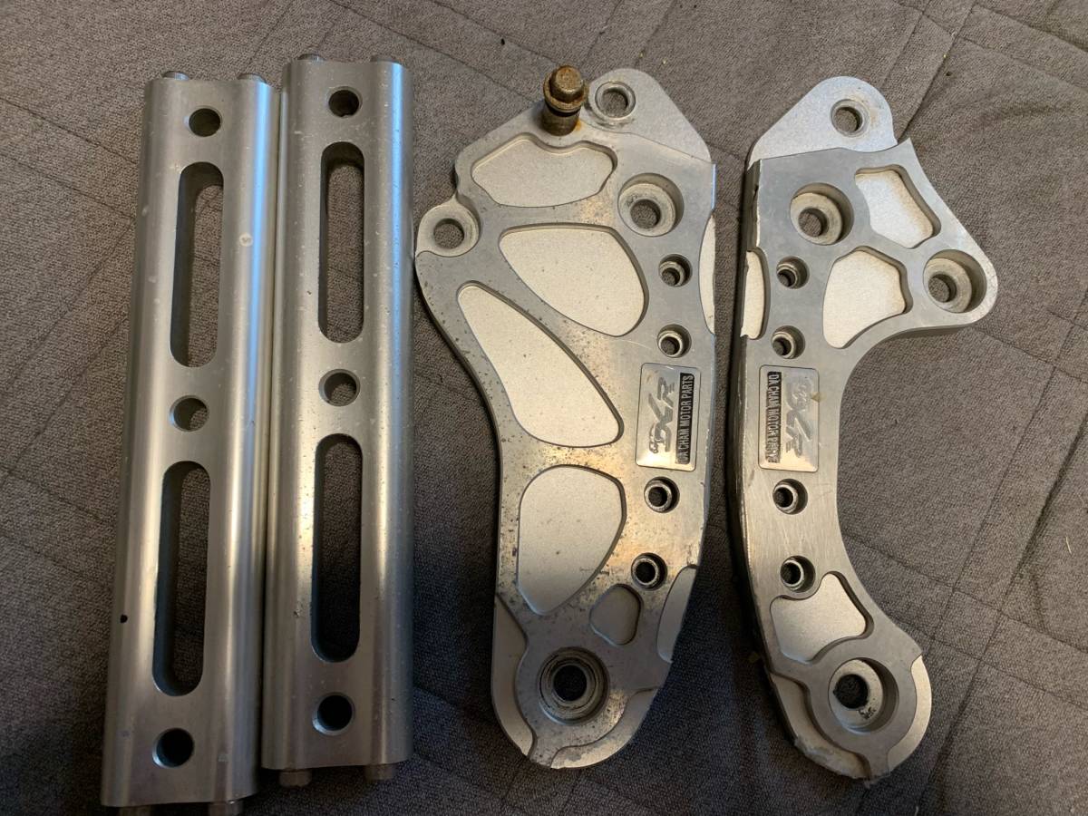 マジェスティ125用DCRエンジンハンガー
