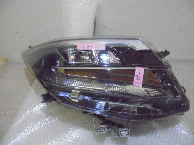 ノア 右 ヘッドライト ZRR80 後期 LED 28-239 B k35606 【公式通販】
