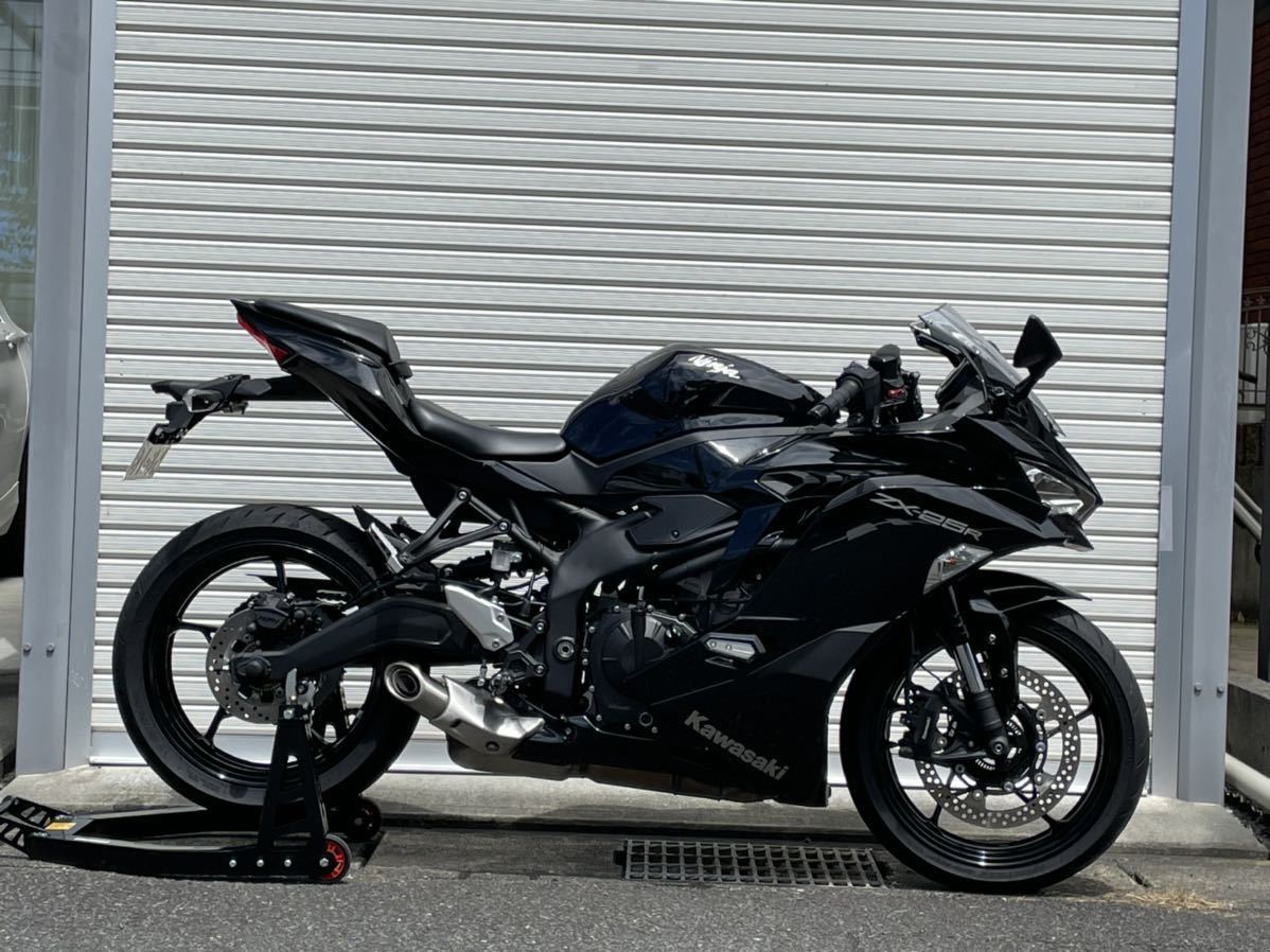 ニンジャ ninja ZX25R 3000km 女性1オーナー レーシングスタンド付き
