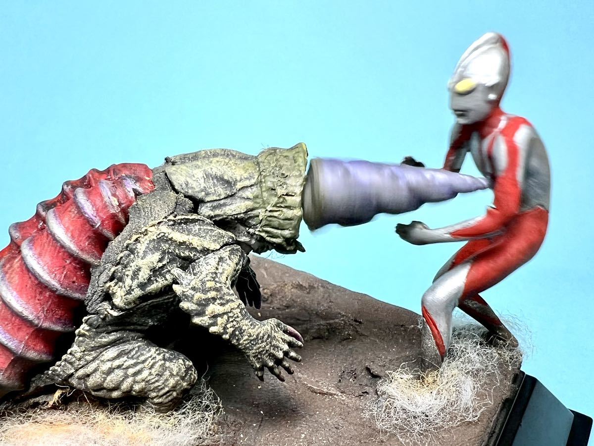 海洋堂 フィギュア シン・ウルトラマン ガボラ VS ウルトラマン(回転