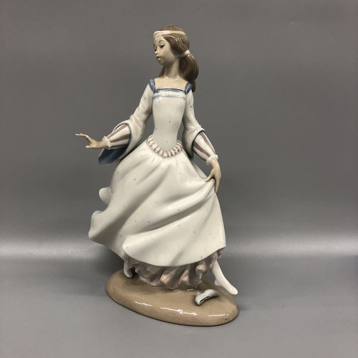 1円〜スタート リヤドロ LLADRO シンデレラ 陶器人形 西洋陶器 置物