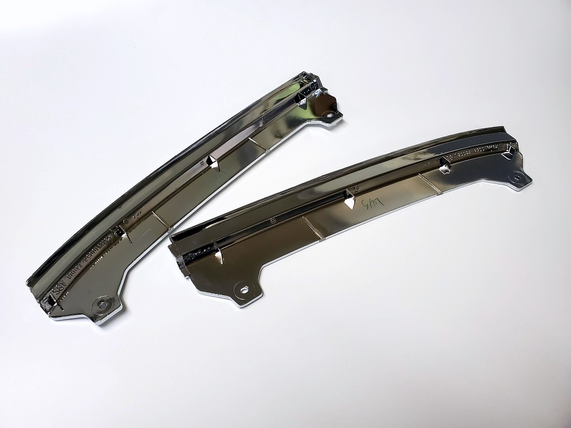 【税込/新品】 80系ランクル用　トヨタ純正 ヘッドランプリム（上）左右セット　1993年5月～1998年1月登録車に適合　ランドクルーザー 8#系