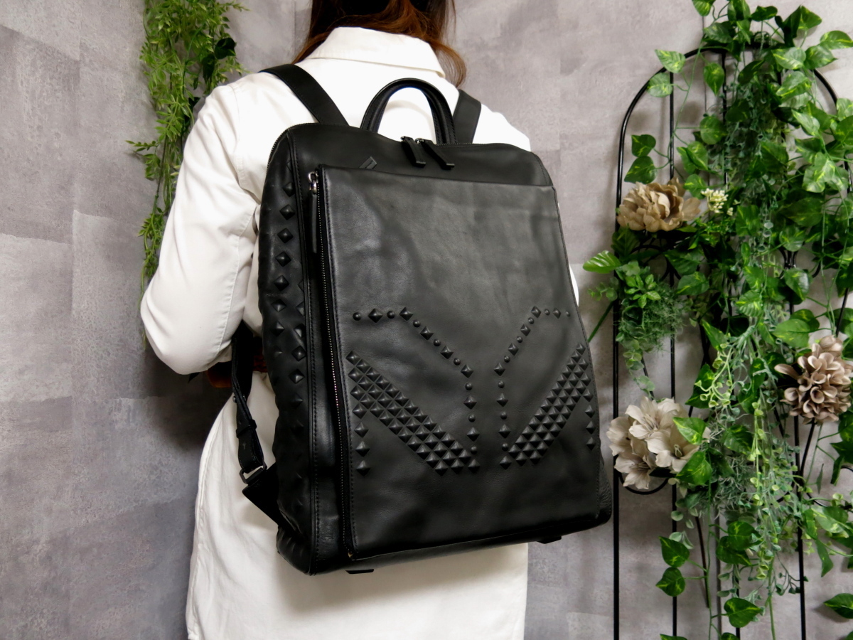 正規品》MCM スタッズレザークラッチバッグ 素っ気