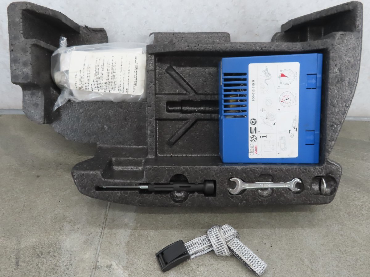 アウディ車載品エアーコンプレッサー+タイヤシーラント アウディ車載品エアーコンプレッサー+タイヤシーラント