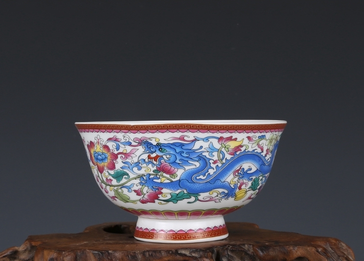 大清乾隆年制款 粉彩纏枝花卉龍鳳紋 茶碗☆高さ7cm 直径13cm