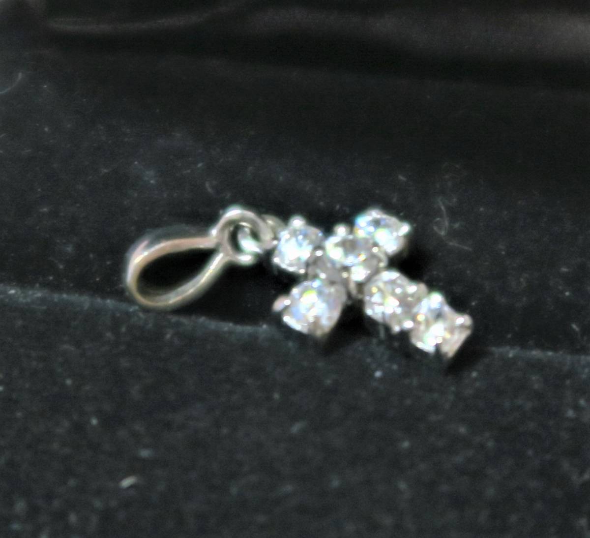 ペンダントトップ チャーム 装飾ダイヤ0.52ct 750 K18WG クロス 