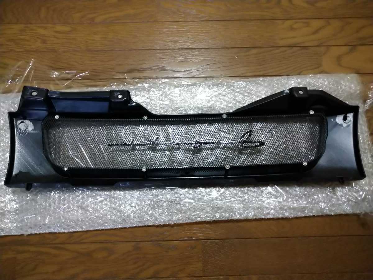 ジムニー JB64 筆記体エンブレム フロントグリル カーボン調 JB74 | 1 