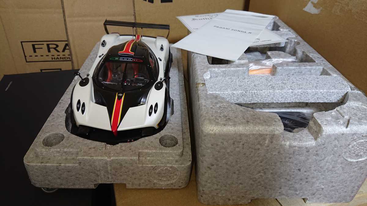 1/18 AUTOART オートアート PAGANI ZONDA R WHITE CARBON 78262