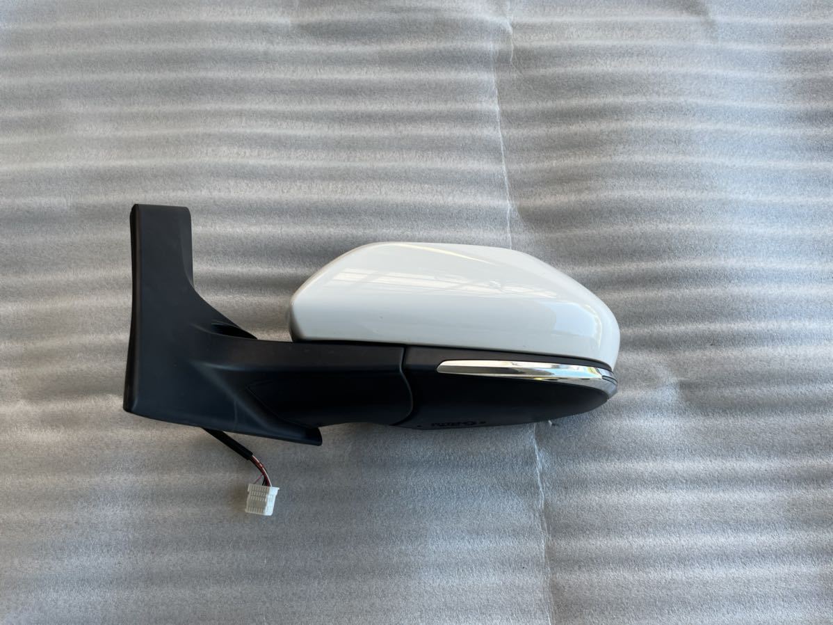 新品，限定セール アクア NHP10 左ドアミラー 87940-52J40 サイドミラー 040(ドアミラー)｜売買されたオークション情報、yahooの商品情報をアーカイブ公開 - オークファン トヨタ用