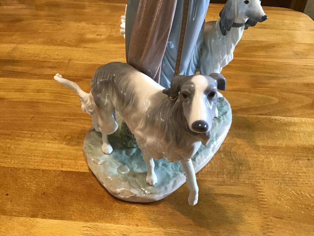 リヤドロ LLADRO 犬を連れた婦人 (リヤドロ) フィギュリン Yahoo