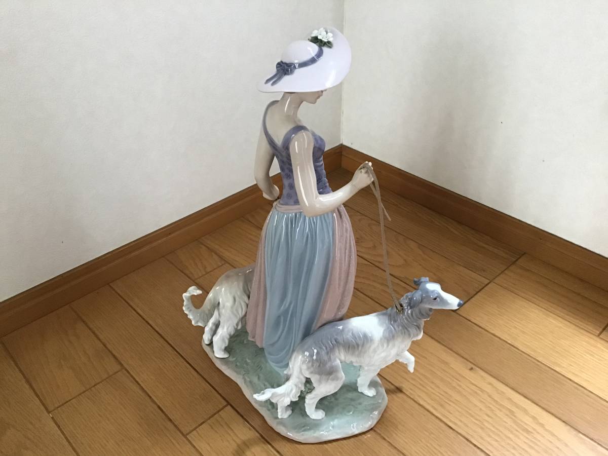 リヤドロ LLADRO 犬を連れた婦人 (リヤドロ) フィギュリン Yahoo